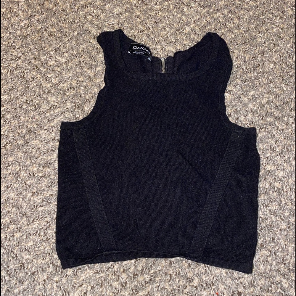 Cropped black sleeve less shirt